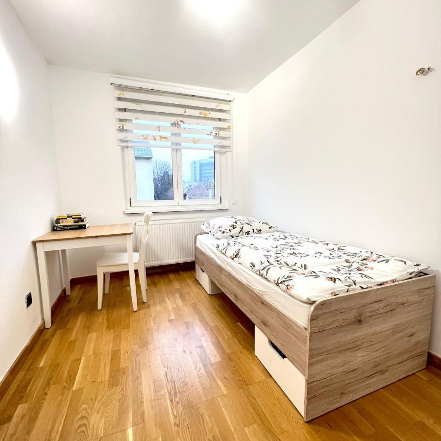 וינה Spacious Apartment With Terrace מראה חיצוני תמונה