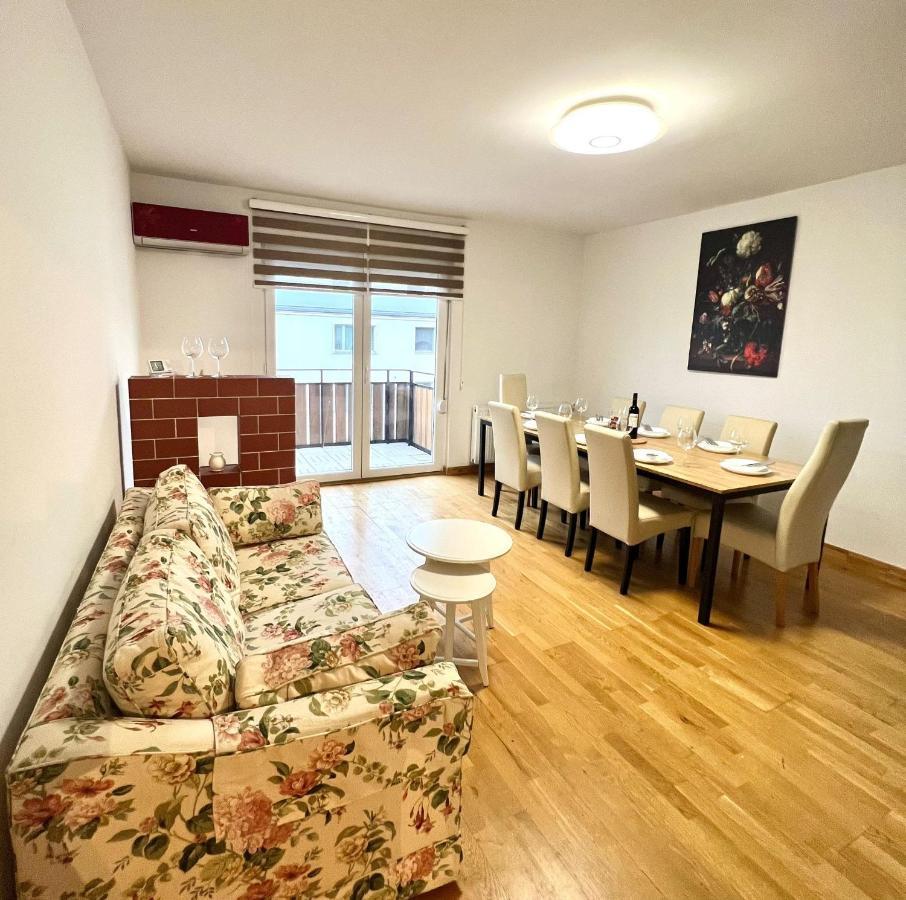 וינה Spacious Apartment With Terrace מראה חיצוני תמונה
